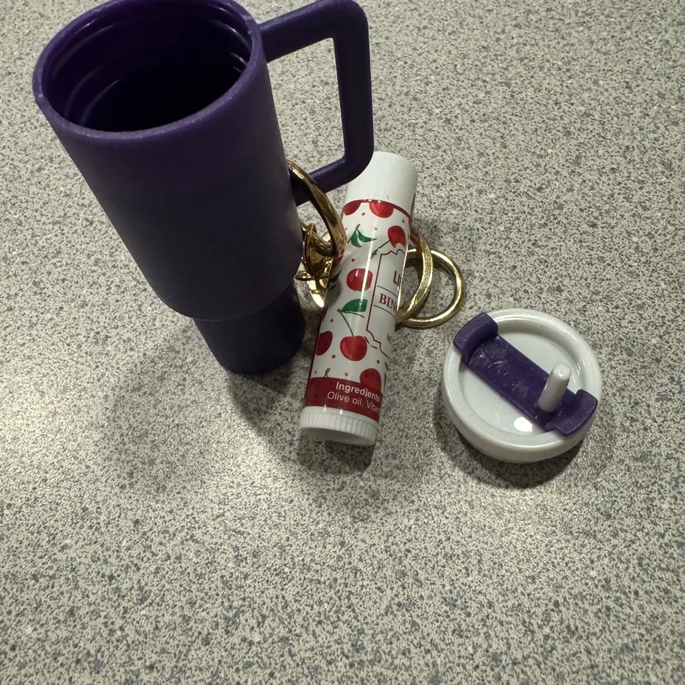 Keychain‎ Tumbler with Gold Accents
